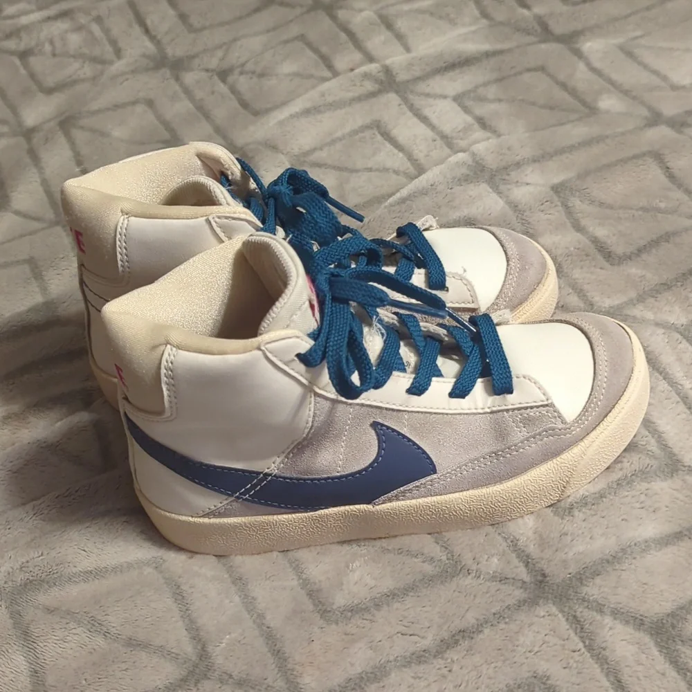 pair of Nike Blazer Mid '77 SE sneakers in the‎ 